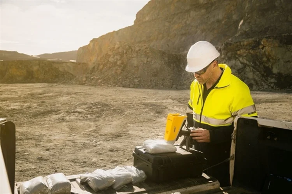 Vanta Max and Vanta Core - Maximize Efficiency in the Field and Lab